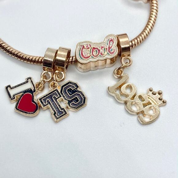 Taylor Swift 1989 Gold Tone Snake Style Charm Bracelet - Picture 5 of 9